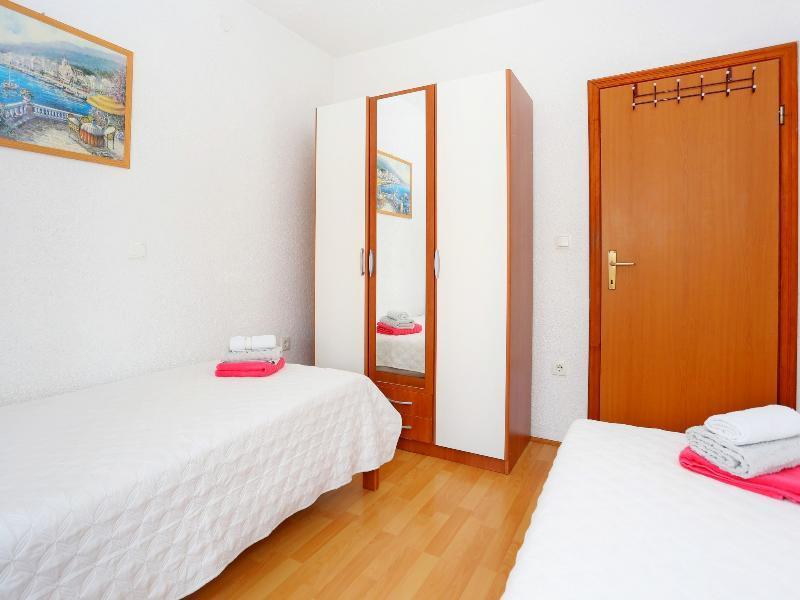Kaštel Štafilić Apartments Damir מראה חיצוני תמונה