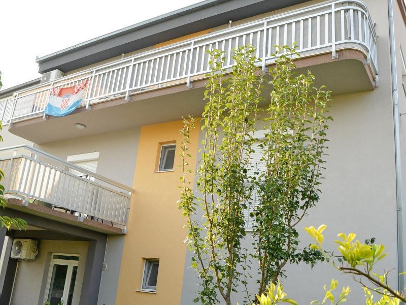 Kaštel Štafilić Apartments Damir מראה חיצוני תמונה