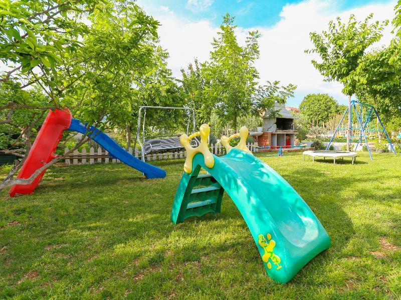 Kaštel Štafilić Apartments Damir מראה חיצוני תמונה