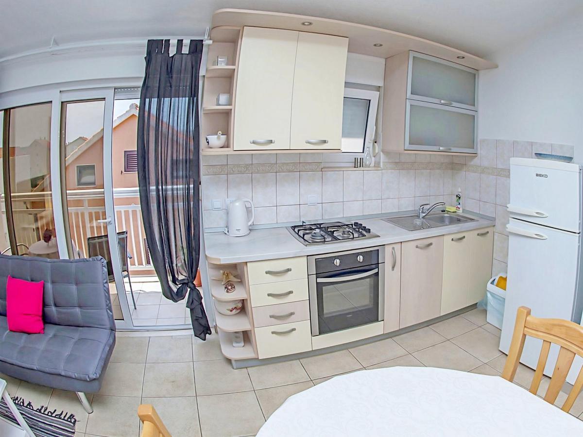 Kaštel Štafilić Apartments Damir מראה חיצוני תמונה